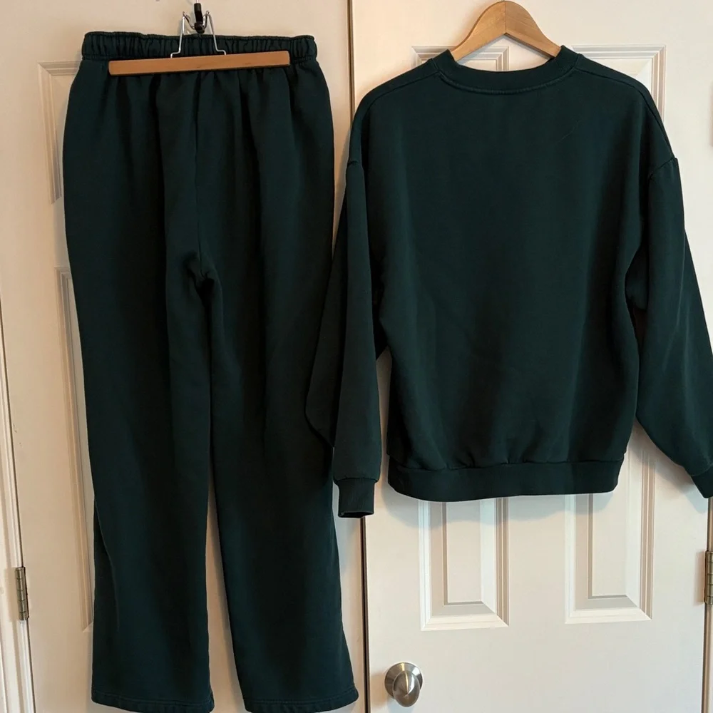 ALO SWEATSET Dark Green Crewneck Sweatshirt and Sweatpants Set